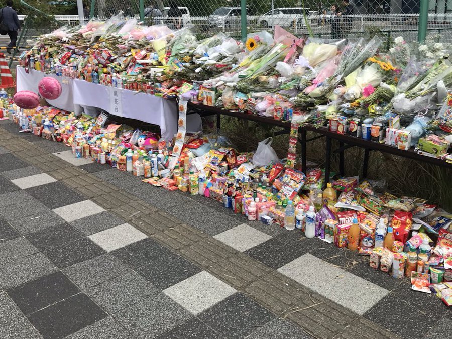 事故現場の献花台は迷惑 いつ誰が片付けるの その金額を寄付すべきという意見も Everyday News