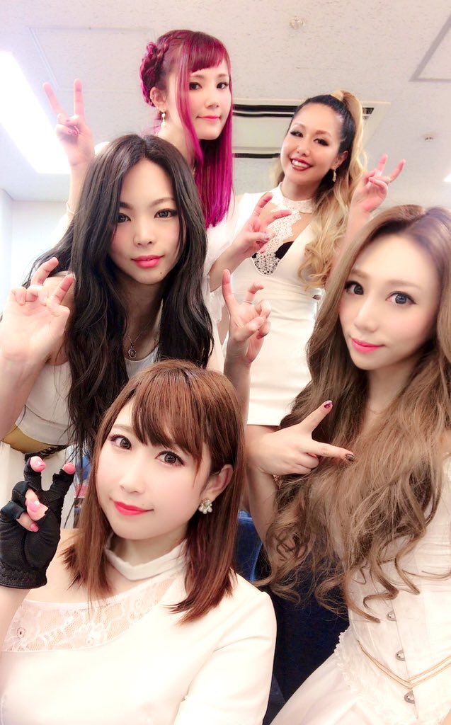 HermitNMorpho's tweet photo. #LOVEBITES💋
7月10日発売!
『#DaughtersOfTheDawn』
#Bluray #DVD #2CDs
6月には本家Download Festival🇬🇧に出演し、益々チケット入手困難になるだろう彼女たちの圧巻の #マイナビBLITZ赤坂 公演(1/27)を完全収録!必見!
FC入会で購入なら抽選で5人に会えるかも♡(5/13迄)
https://t.co/Sjsfwsm59V https://t.co/uIfidJc0IW