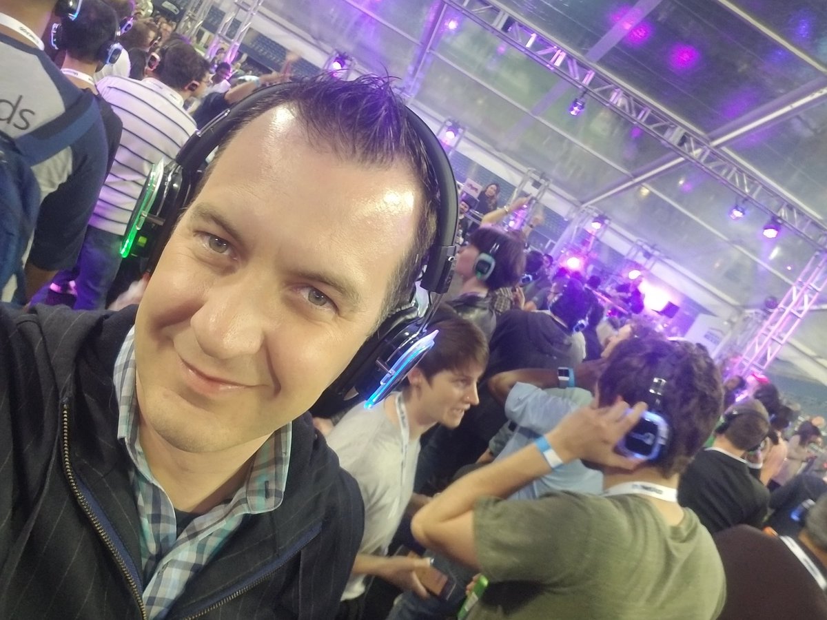 BrianWestbrook's tweet image. Sometimes you make your own mix... #silentdisco @djkryspin @Djmixxtress @DjRockaRomeo @Azure @microsoft #build2019 #partyhack