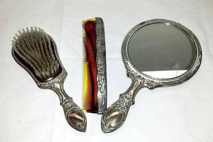 JunkYardBlonde's tweet photo. Vintage International Silver and Tortoise Shell Vanity Set, 3 Pc Set Silver Plate, Hand Held Mirror, Brush and Comb Set, Boudoir Beauty Set https://t.co/6Q9fUMqeyL #bathandbeauty #silver #1950s #vintagevanityset #3pcset #vanitymirror #silverplatedbrush #silverplatedcom https://t.co/gzQ7nUjQsY