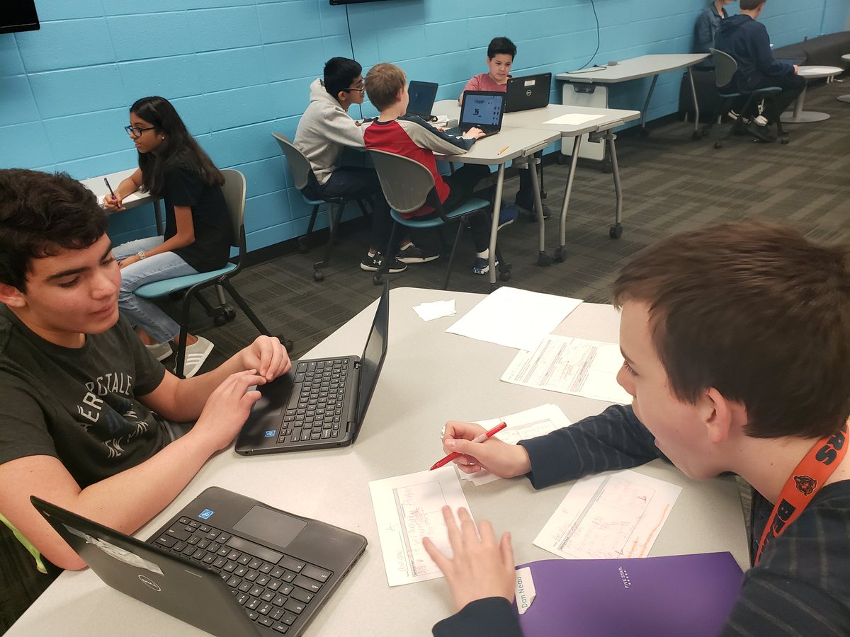 BarronScience's tweet image. 7th and 8th grade unite!! Sharing our 2nd iteration prototypes and getting feedback #innovate68 @Woodridge68