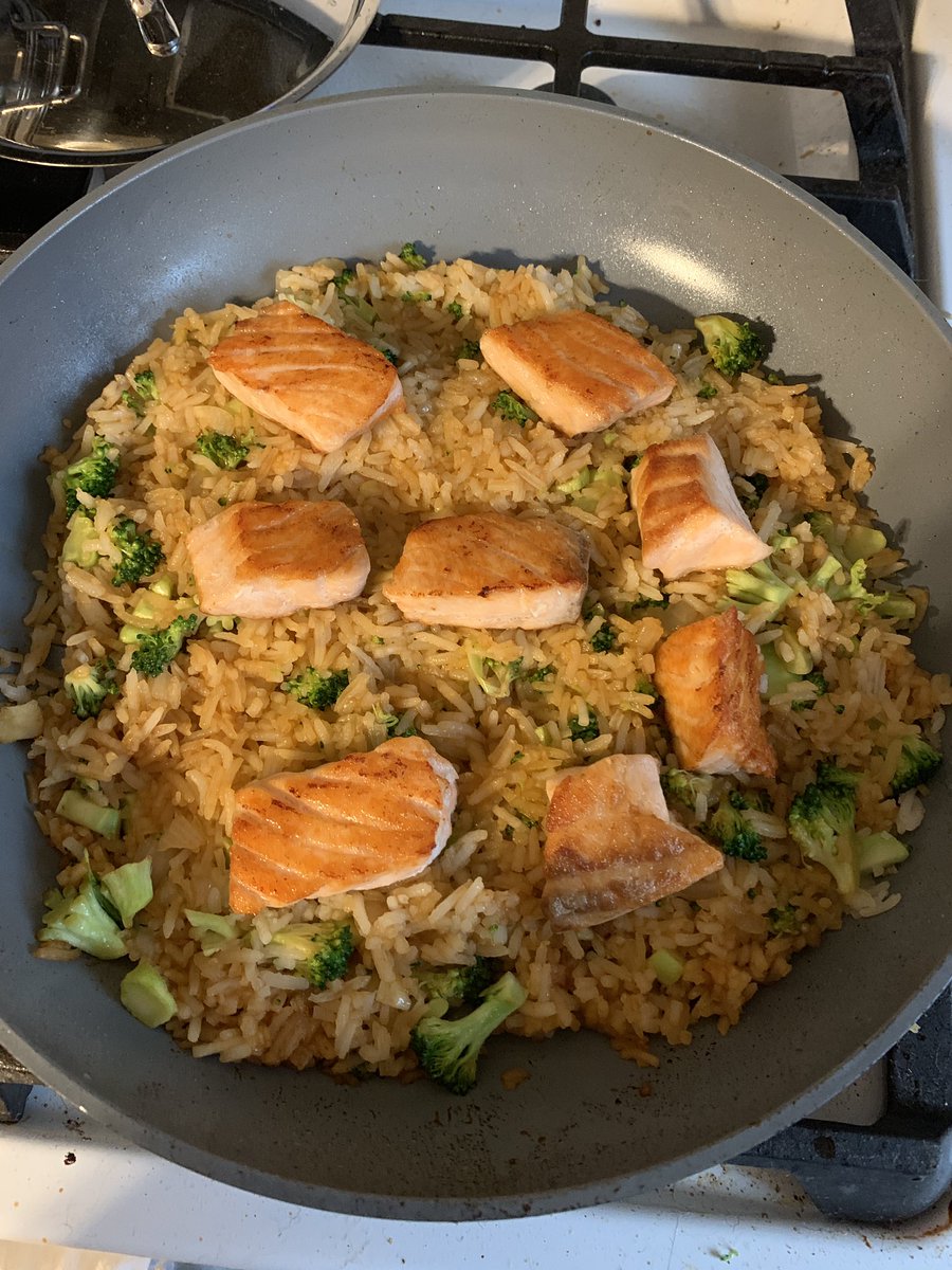 AnAnxiousLight's tweet photo. 5 days, 5 home cooked dinners. Very proud of us. Very proud of me. https://t.co/3rHdmLKV0w