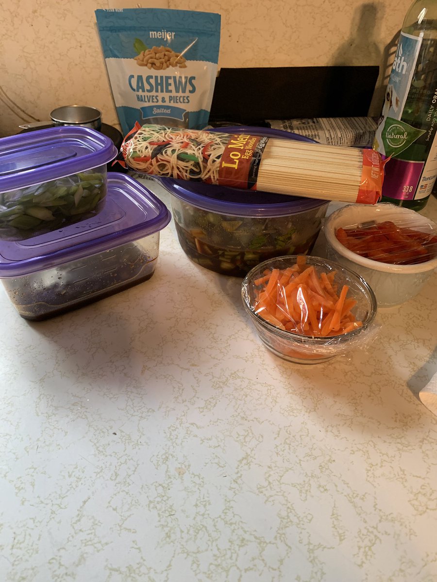AnAnxiousLight's tweet photo. 5 days, 5 home cooked dinners. Very proud of us. Very proud of me. https://t.co/3rHdmLKV0w