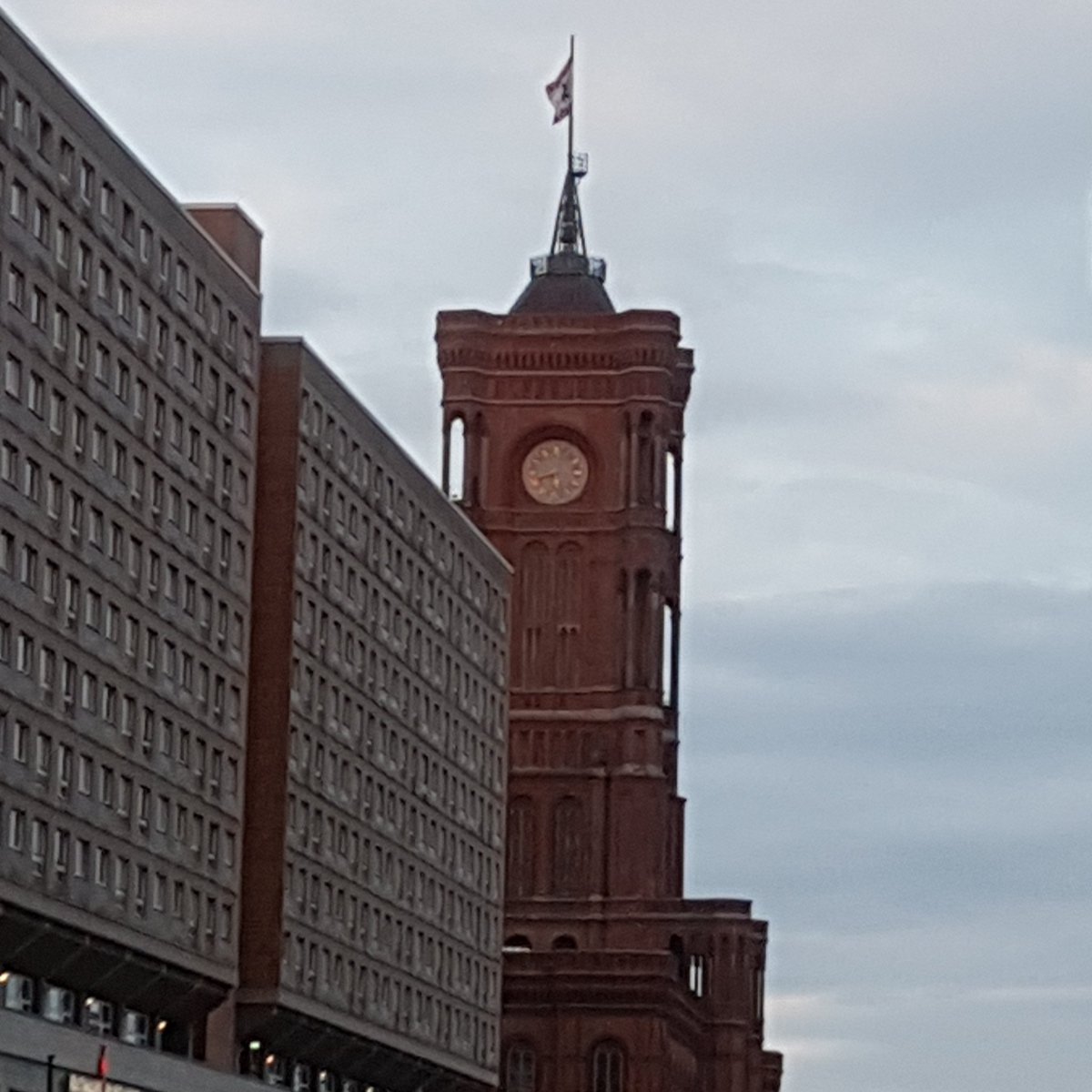 SCLBerlin's tweet photo. It is early in the morning in #Berlin 🇩🇪, but still @stanasche and @StefanSchenck are thrilled going to the final meeting of #LEPYTER in Milano 🇮🇹. We will talk about the results of our @EUErasmusPlus-project on social inclusion through sport with 🇬🇧🇪🇸. https://t.co/cjxLXi5upr