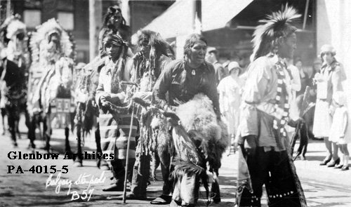 tourism_impact's tweet photo. Circa 1920s - Calgary, Alberta - #NativeDancers #DowntownCalgary, #CalgaryStampede, #Calgary, #Alberta. - PA-4015-5 - @Glenbow
#FirstNations #Indigenous #IndigenousDancer #FancyDance #RoundDance #BloodTribe #Cree #CeremonialDance #Celebrations #Rodeo #Chuckwagon #ExploreCalgary https://t.co/B1MG1j5wcf