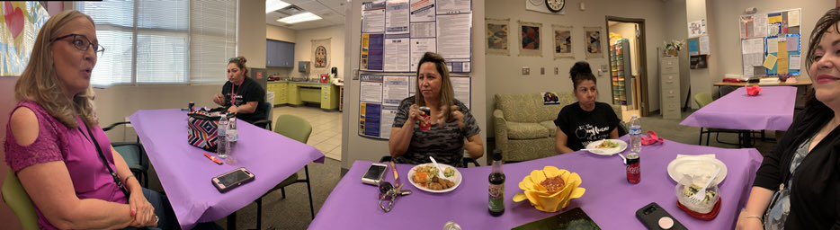 ElementaryLuz's tweet photo. Teacher and Staff Appreciation is alive and well at La Luz! #teacherleaders #applefortheteacher #thankyouShine https://t.co/f3B4TqrSjp