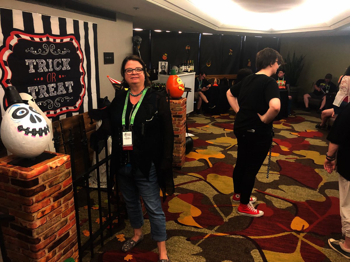 West Coast Haunters Convention “Meet and Creep”... it’s gonna get crazy later💀