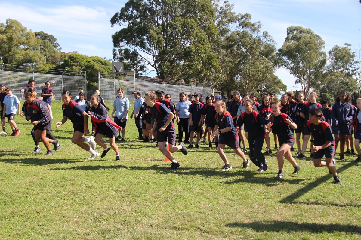 SarahRedfernHS's tweet photo. Congratulations and well done to our students who competed in the Cross Country carnival yesterday. Great effort from all involved. #SRSHsport https://t.co/6vLwkr5vr0
