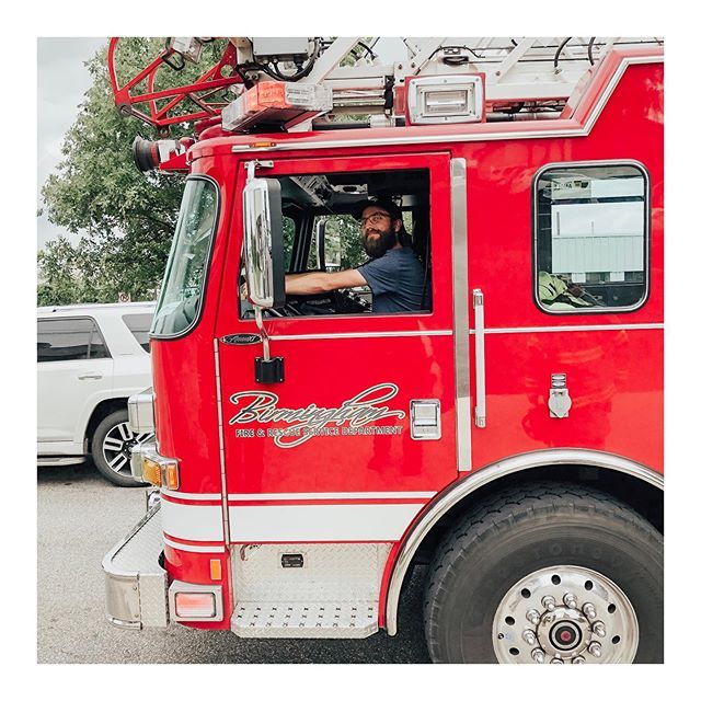 They call me the firemun.
📸: <a href="/bhamfirerescue/">Birmingham Fire & Rescue Service (BFRS)</a>
🎵: @georgestrait bit.ly/2HbwHHx