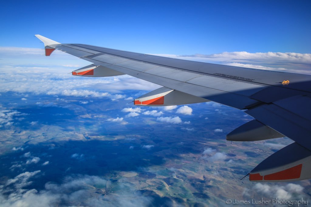 AirservicesNews's tweet image. That #FridayFeeling ✈️📷 @Jlusherphoto