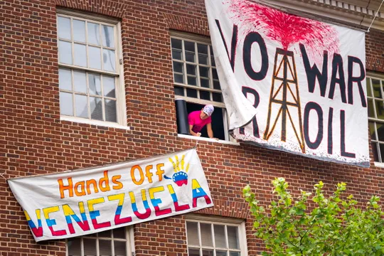 Venezuelan Embassy in DC Under Siege by Guaido’s Racby Lauren Smith 
Emboldened by Trump’s aggressions against Venezuela, fascist followers of the treasonous Juan Guaido have threatened and assaulted US activists while US cops and Secret Service agents do nothing.