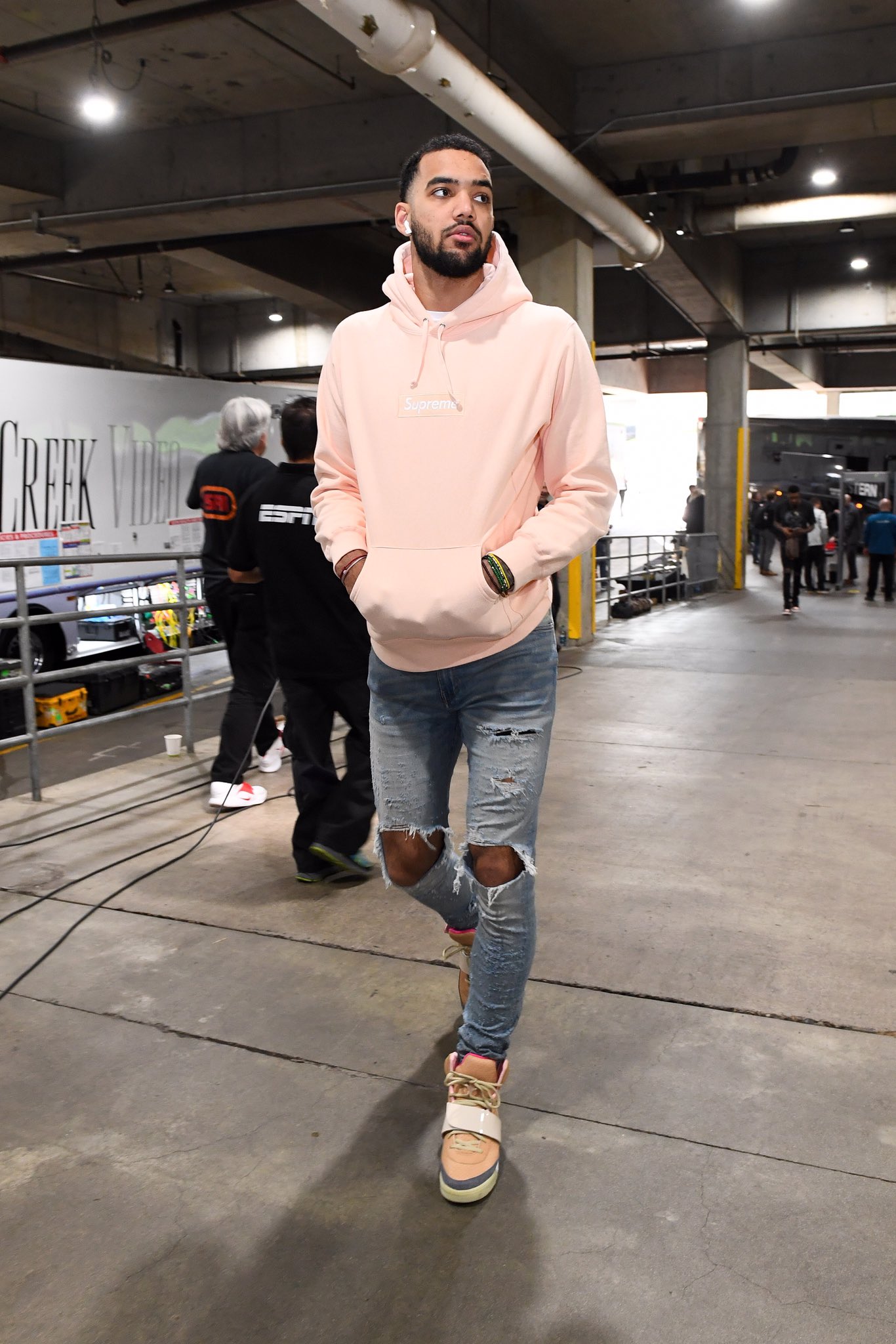 B/R Kicks on Twitter: ".@TreyLyles in the Air Yeezy 1 Net Tan in Portland. / Twitter