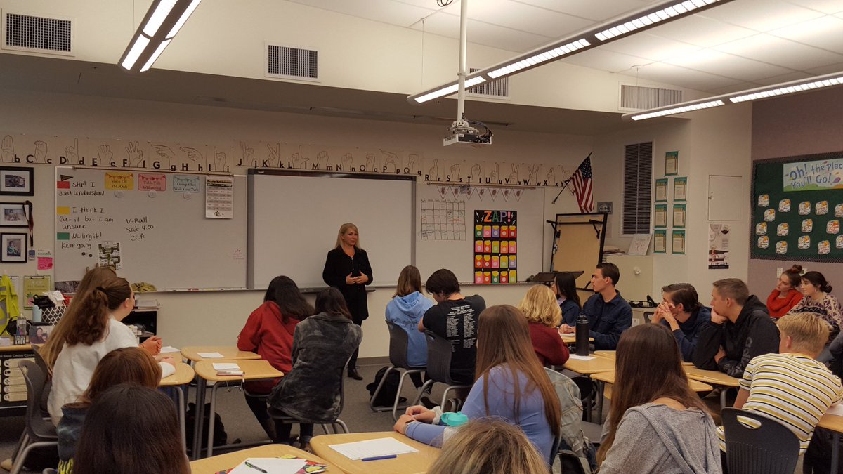 SageCreekASL's tweet photo. @sagecreekasl had the distinct pleasure of having a professional sign language #interpreter in the classroom today. #ASL #scworldlang #cusdlearns #thescstory19 https://t.co/vRnnapAcc9