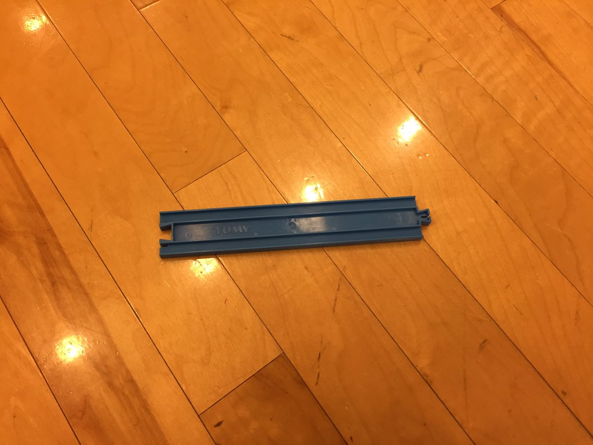 plarail_bot's tweet image. 1RT1いいねにつきレールを1本ずつ繋げます。