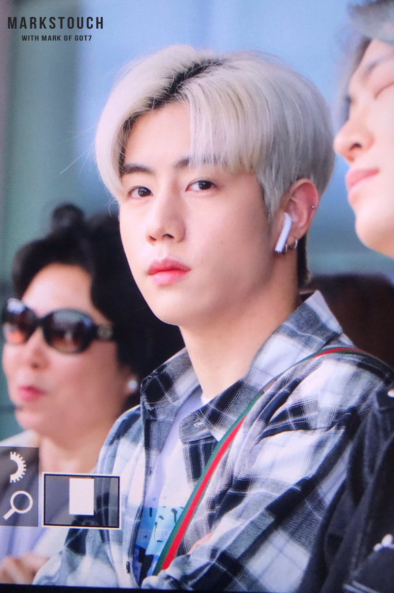 markstouch's tweet photo. 190510 제주에 조각도착💚 #GOT7 #갓세븐 
#GOT7_SPINNINGTOP
#GOT7_BETWEEN_SECURITY_AND_INSECURITY #MarkTuan #마크⁠ #MARK #段宜恩 #단의은 https://t.co/0Sh2b7L65L