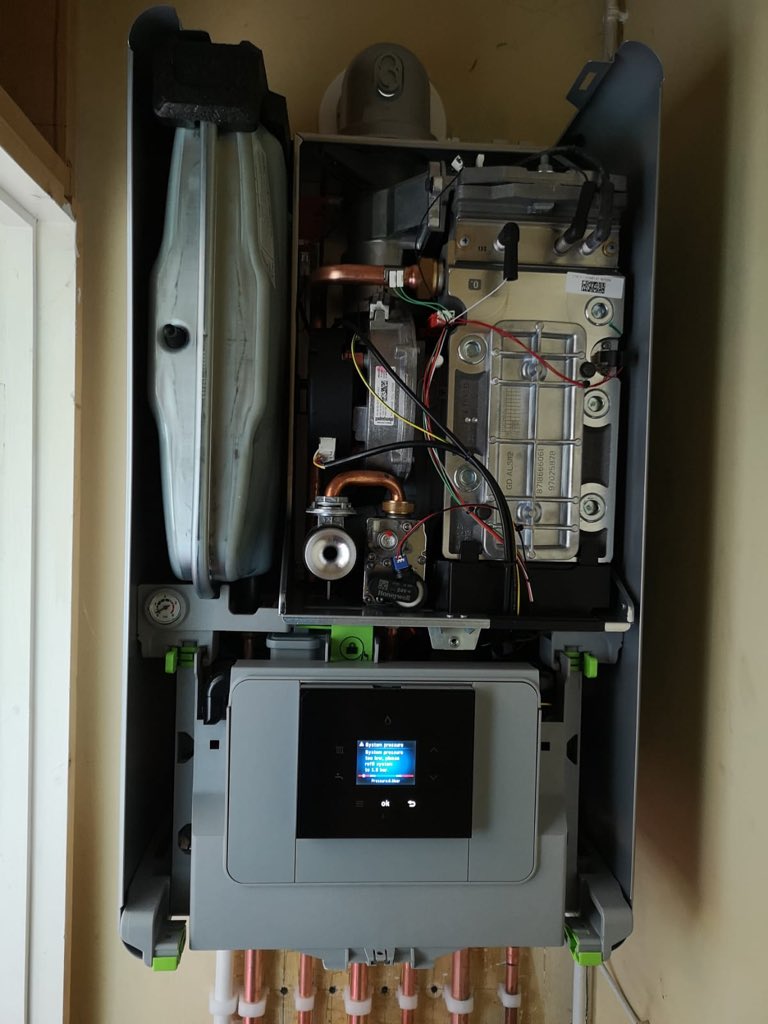 Gas_Fix's tweet image. 1st New Worcester Greenstar 8000 installed, As a Worcester approved insaller we had a chance to fit the new boiler before its officially launch later this month. Very Impressive !!! @worcester_bosch @HeatingYourHome #Boiler #Worcesterboiler