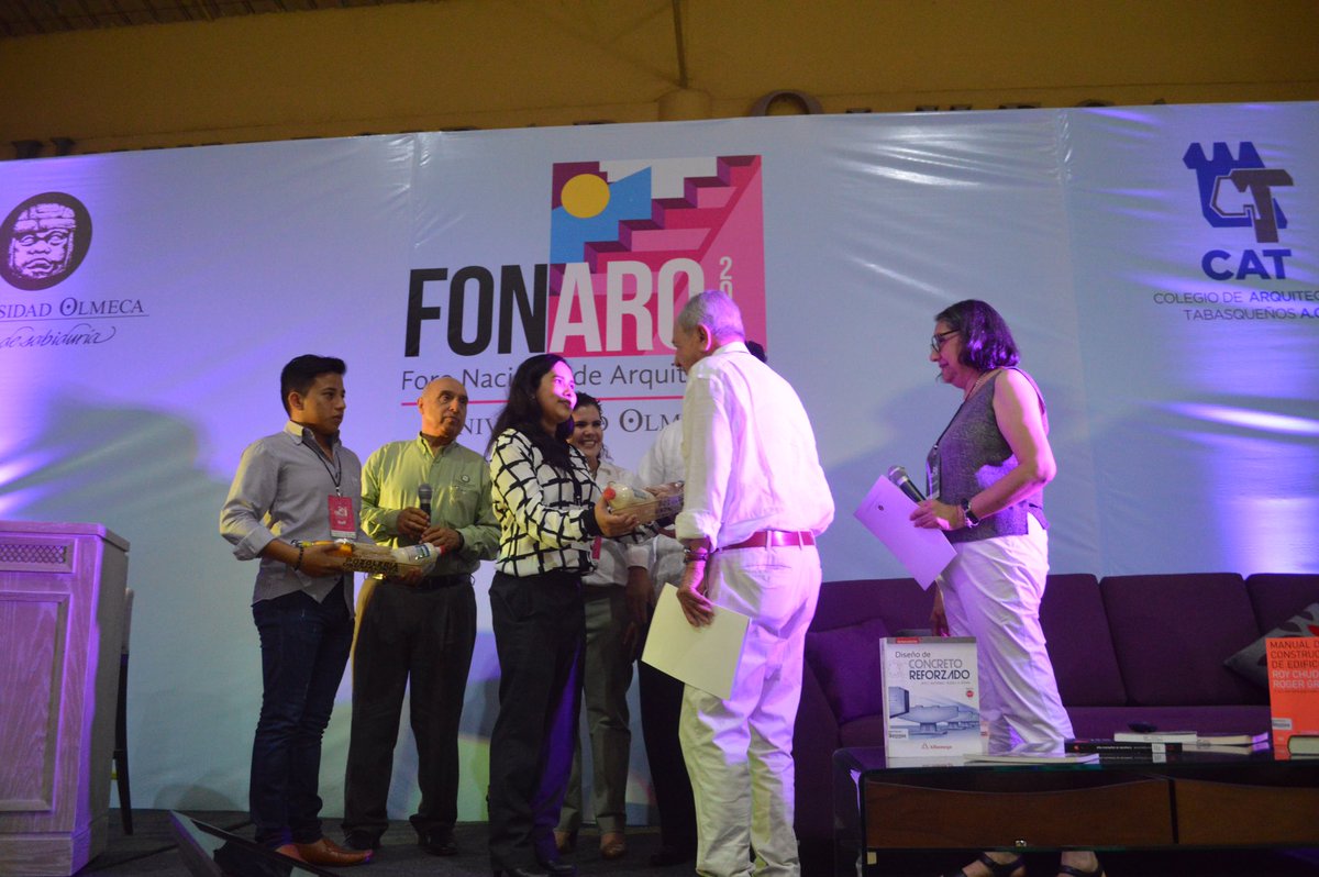 FONARQ's tweet photo. Entrega de #reconocimiento a los #arquitectos Susana García y Francisco Serrano del estudio Serrano Arquitectos y Asociados por parte de las autoridades académicas de la #UniversidadOlmeca así como del Presidente del Colegio de Arquitectos Tabasqueños.
#FONARQ #SerranoArquitectos https://t.co/SFgxPsmysN
