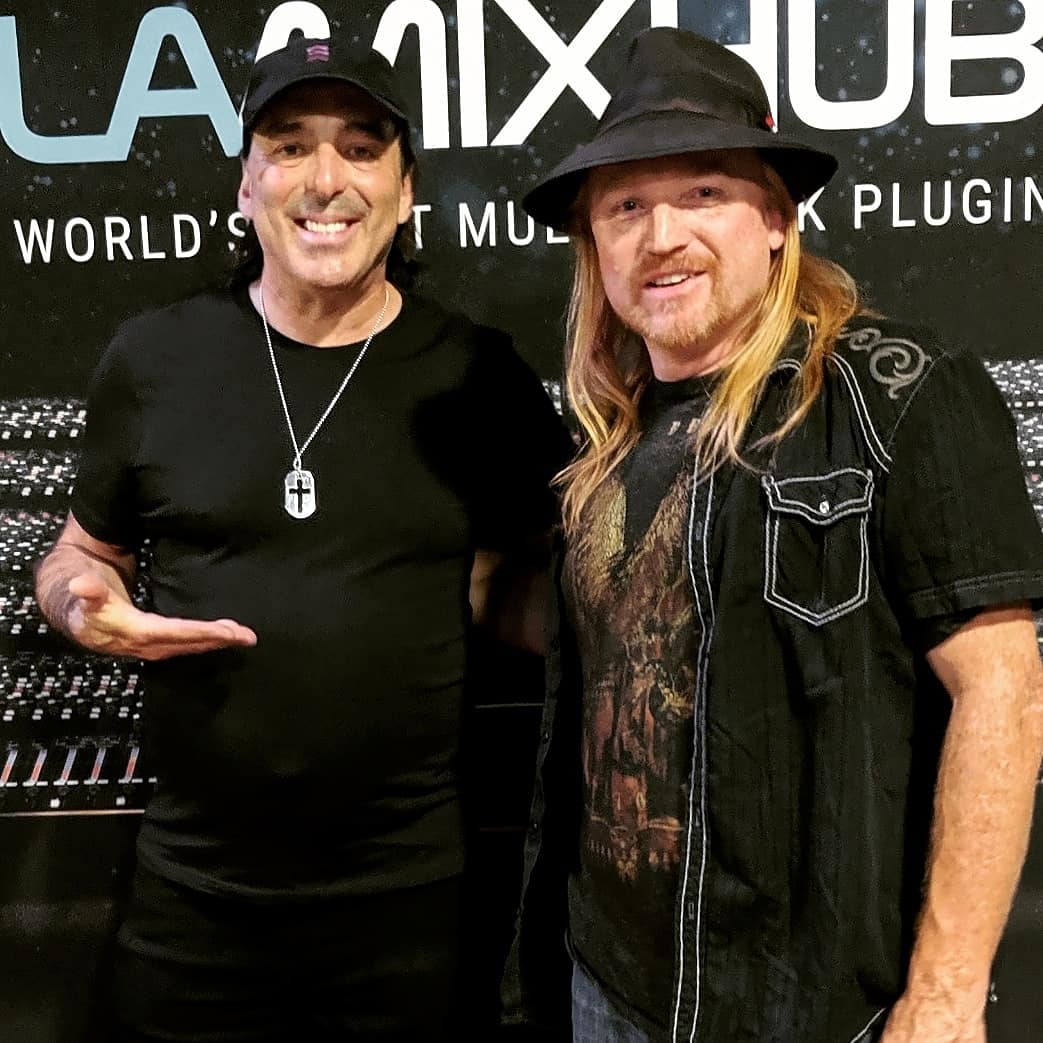 KingsMagician's tweet image. Hangin&apos; with the legendary Chris Lord-Alge
#clamixhub
#wavesaudio