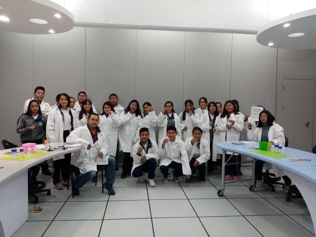 epo_93's tweet photo. @alfredodelmazo @alexfedezcam @israeljeronimol Se lleva a cabo una visita guiada al museo Universum y al acuario Inbursa. El alumno tiene la oportunidad de  interactúar con diversos elementos científicos y tecnológicos, así como seres vivos del mundo acuático. #EscuelasFuertes https://t.co/YYeuX9onBJ