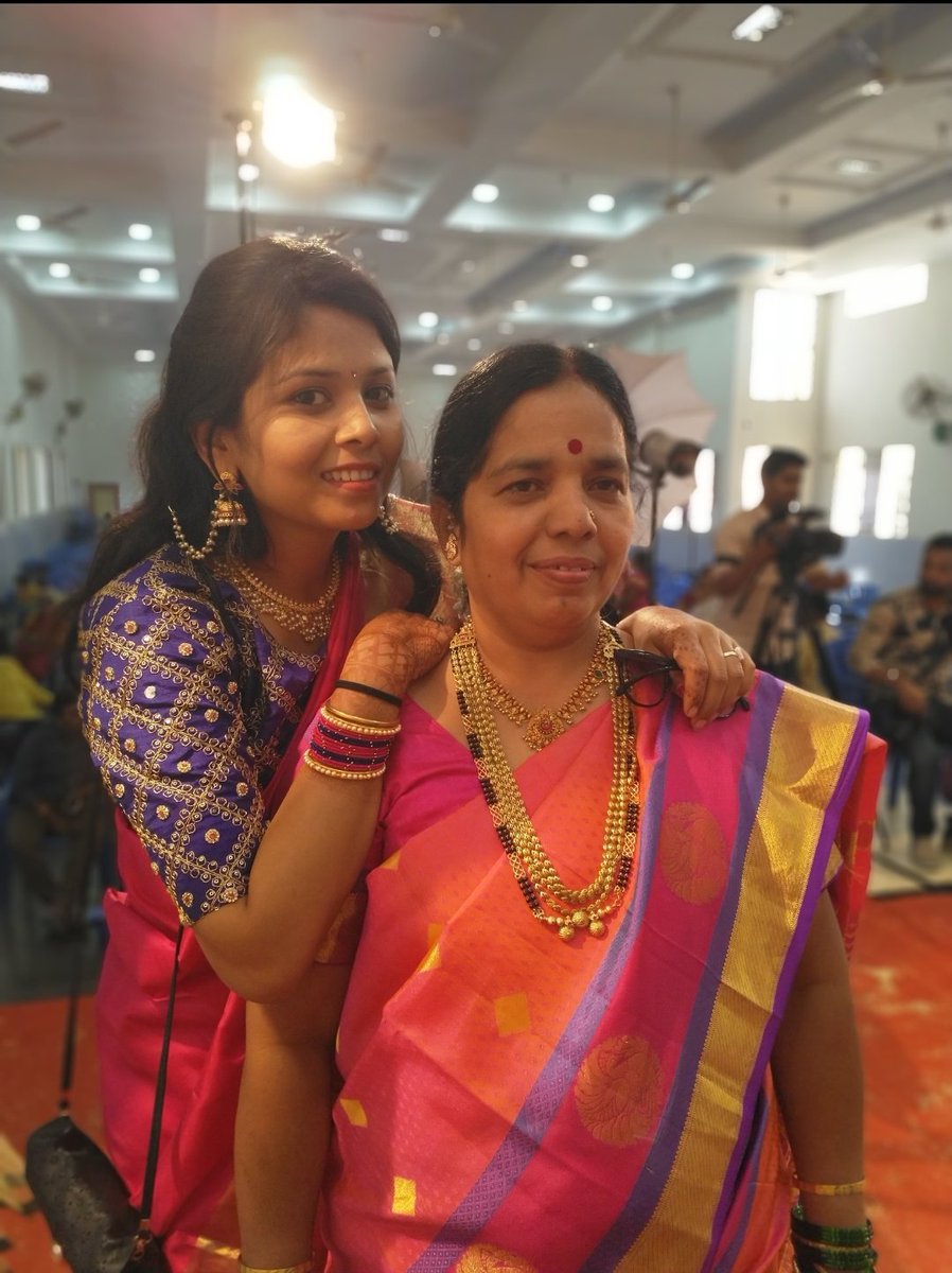 The_Amruta06's tweet image. #SuperMom #MothersDaySpecial My mom has a super power to understand what's going on in my mind n my life without me speaking a word to her .. she guides me n advices me how to over come it ..
