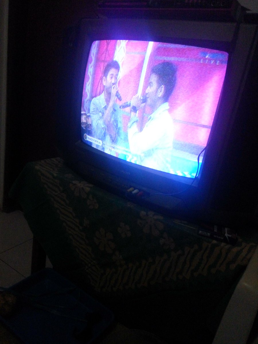 #RizkiRidhoSurgaTanpaHisab terakhir di rumah sebelum besok balik pondok  dengerin single baru <a href="/DA2_Rizki/">Rizki 2{R} Real</a> <a href="/DA2_Ridho/">Ridho 2{R}</a>  pertama live di, tv