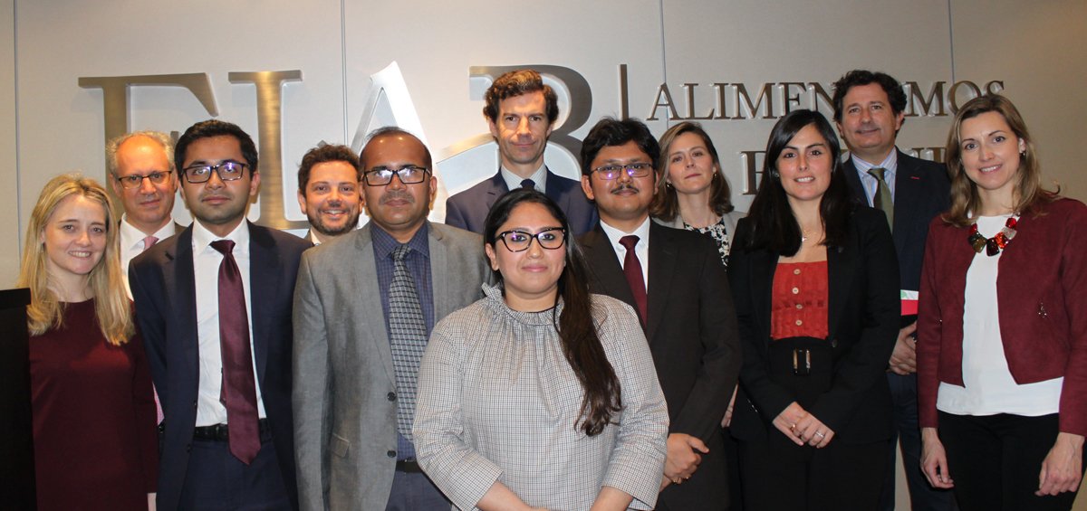 esFIAB's tweet photo. Esta mañana nos hemos reunido con representantes institucionales y comerciales de #India que han visitado #España para presentar las oportunidades de inversión que ofrece el país para empresas españolas de #alimentación y #bebidas 🇮🇳🍽🥃🇪🇦 https://t.co/puuWdqjLJz https://t.co/1n3M1P6Vnc