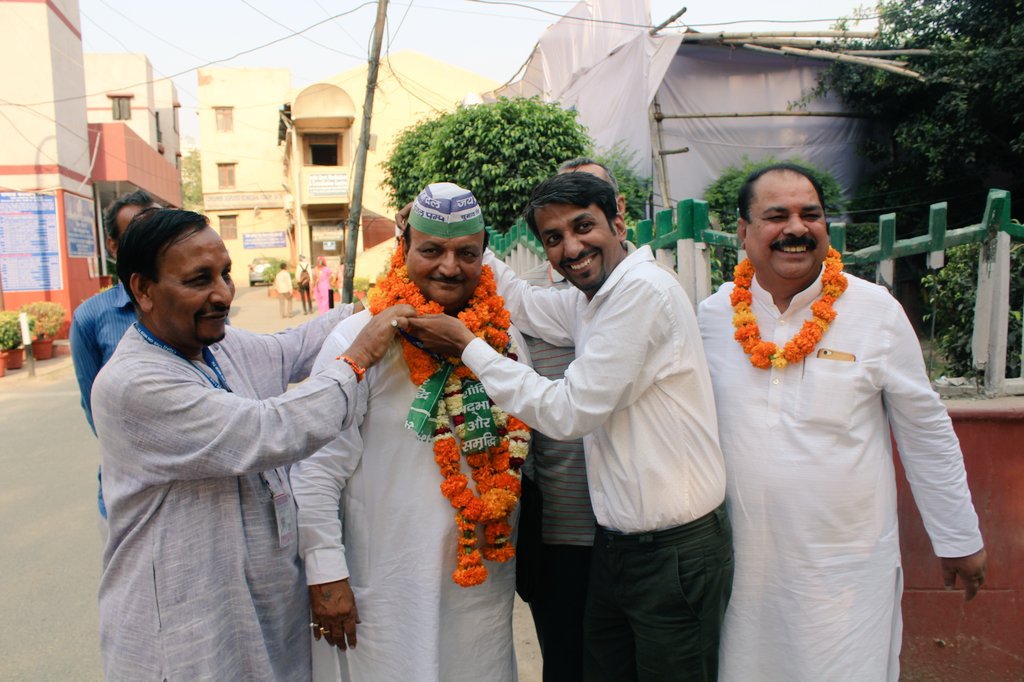 jpjdindia's tweet photo. Shri J.K. Jain, #JPJD's candidate from #NorthEast Delhi campaigning for #JPJantaDal along with #Delhi State President of JAI PRAKASH JANTA DAL, Shri Rakesh Verma (@rvermajpjd), National Treasurer, Shri Aakash Bansal &amp; other senior leaders of the party!

#JaiHind 🇮🇳 #VandeMataram https://t.co/ln9W7qMnet