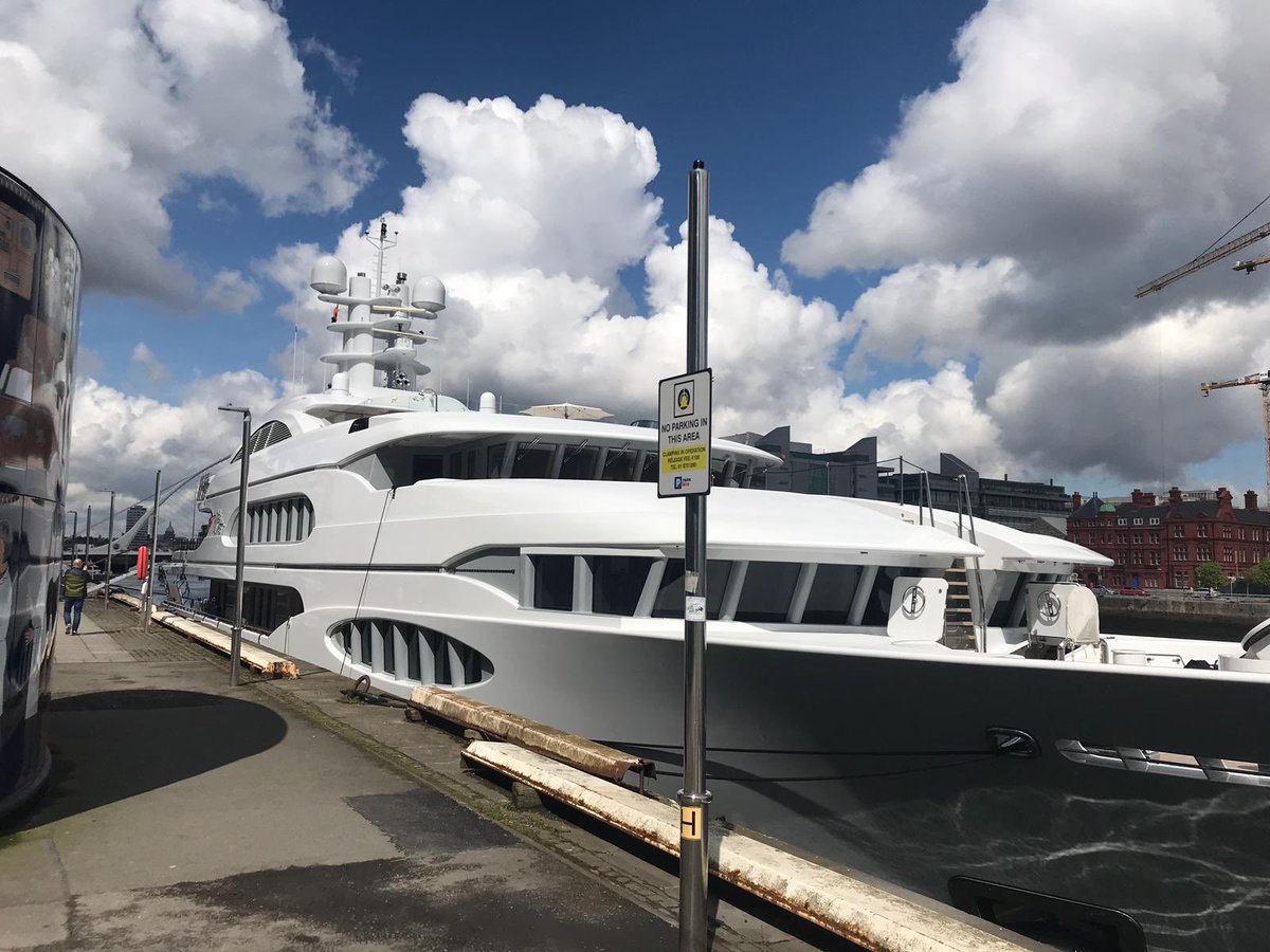 kmorganvisuals's tweet photo. Whose floating mansion is this? Please let me on for a peek ??? Slide along your floors ..#floatingpalace #howtheotherhalflive #yacht #whycantihavemomoneynow #letmeinvent #dublin #dublinport #sexy https://t.co/T4oOobDDjo