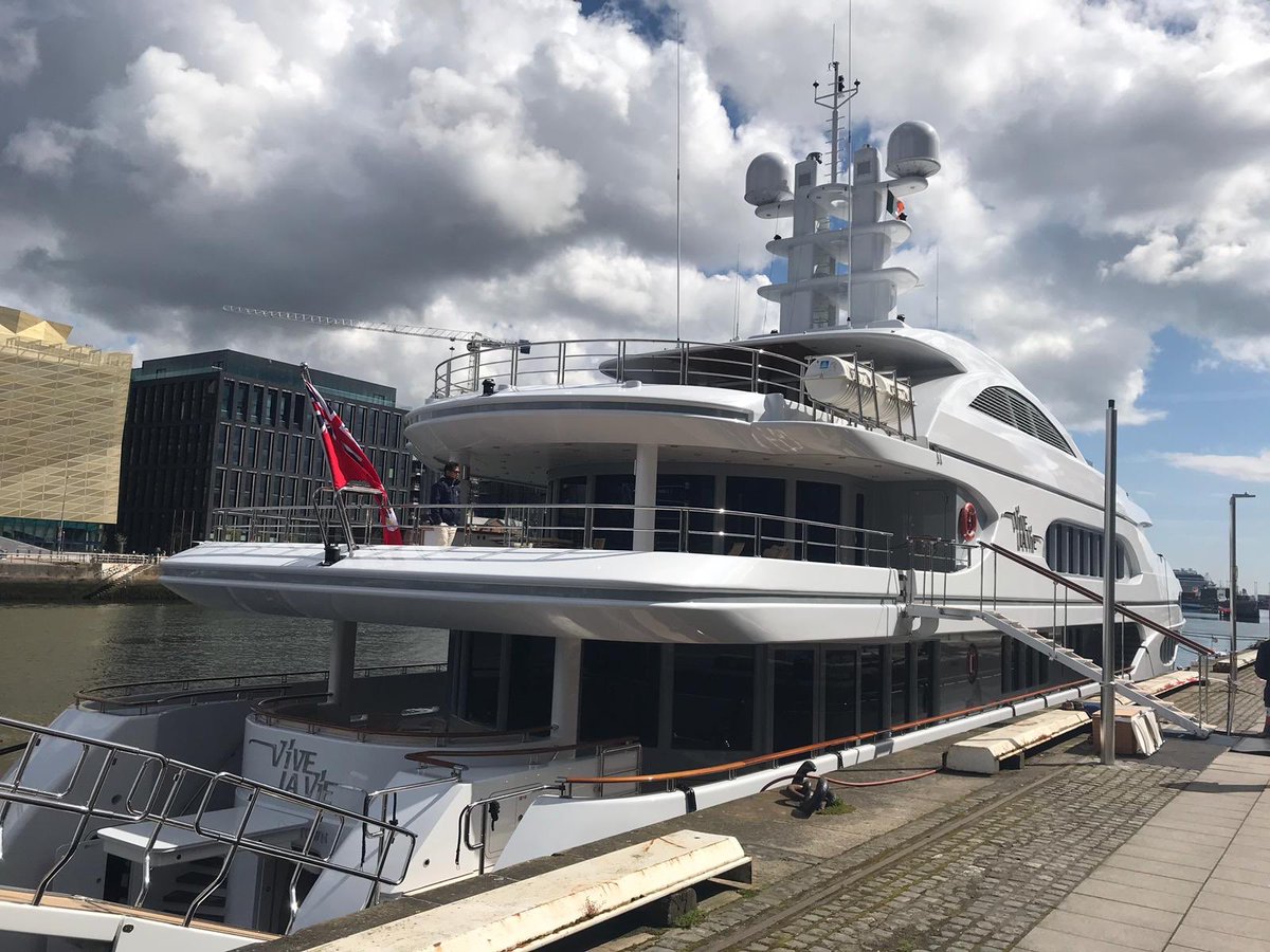 kmorganvisuals's tweet photo. Whose floating mansion is this? Please let me on for a peek ??? Slide along your floors ..#floatingpalace #howtheotherhalflive #yacht #whycantihavemomoneynow #letmeinvent #dublin #dublinport #sexy https://t.co/T4oOobDDjo