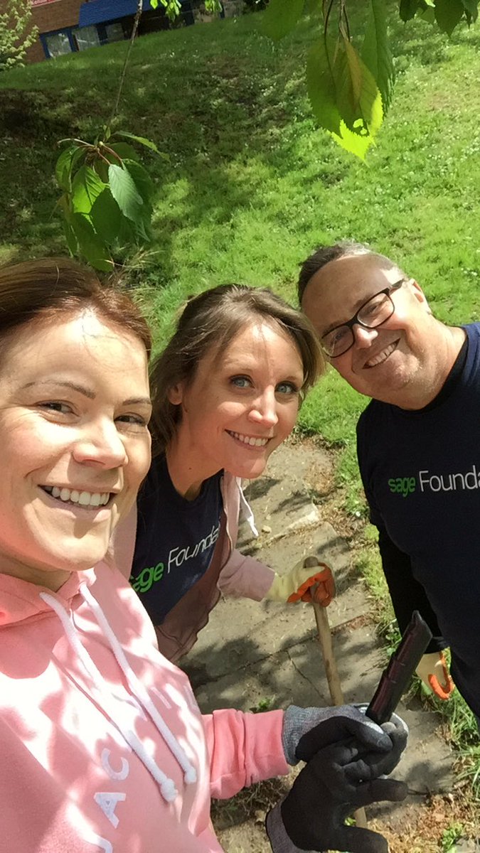joarmstrong1212's tweet photo. Today I’m supporting the local community with the big clean up in Byker 💪🏻 @LehnerTony @emmalouisemurr #safefoundation #bykercommunitytrust #lifeatsage https://t.co/ybQxFYThL1