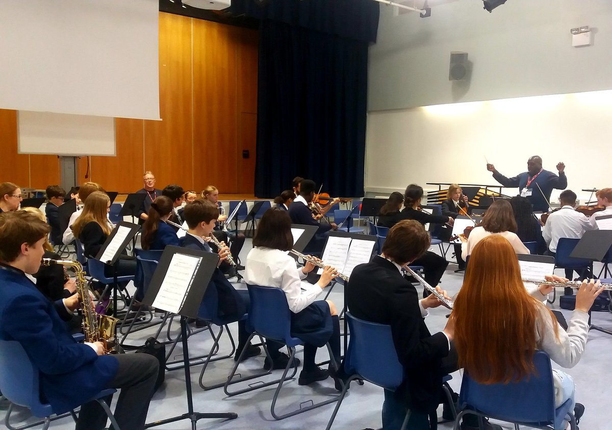 wfmusichub's tweet photo. This week we had our 1st LSO Connect rehearsal @FBSchoolE17 &amp; it was awesome! 🙌
This project brings #WalthamForest secondary school pupils to play &amp; perform together with musicians from the world-famous @LondonSymphony Orchestra 🎵 https://t.co/GNGad6gzbH