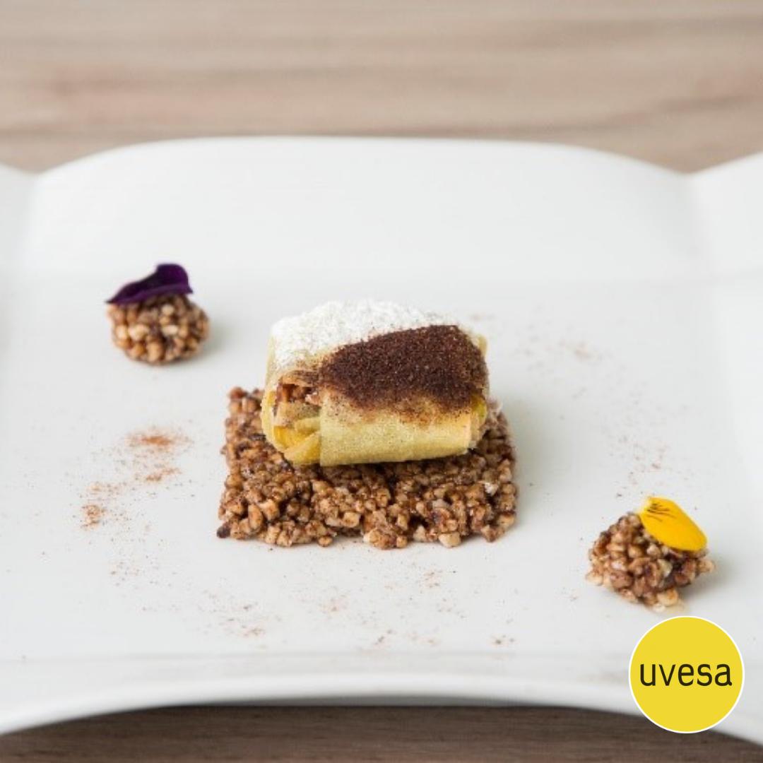 Grupo_Uvesa's tweet photo. Hoy os sorprendemos con una pastela de pollo con pasta y almendras llena de sabor y aroma. 💛 Plato tradicional de la gastronomía marroquí. Visita nuestra web para conocer más: https://t.co/sSVL81JQ0q 🐤 #grupouvesa #uvesa #uvesatecuida #vidasana #recetapollo #pollo #cocina https://t.co/b6JS4kzX5b