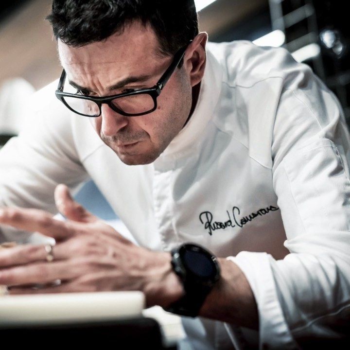 Según la @revistasobremesa, <a href="/ricardcamarena/">Ricard Camarena</a> es el chef valenciano más versátil y poliédrico. ¿A favor o en contra?
---
#RicardCamarena #CanallaBistroMadrid #CanallaBistro #2EstrellaMichelin