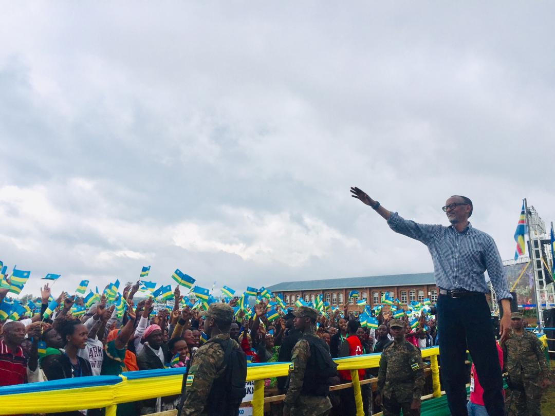 RobCyubahiro's tweet photo. Watch #RBALive #CitizenOutreach #KwegeraAbaturage

These are the links 

👇

Twitter: https://t.co/VDJiRkSB8w
Facebook: https://t.co/oAg4QYnbFv
Web: https://t.co/eKGqmjWh6h

Tune to Radio Rwanda 100.7 or 

👇

https://t.co/DMY4kv8NCK https://t.co/cmvRNYGRub