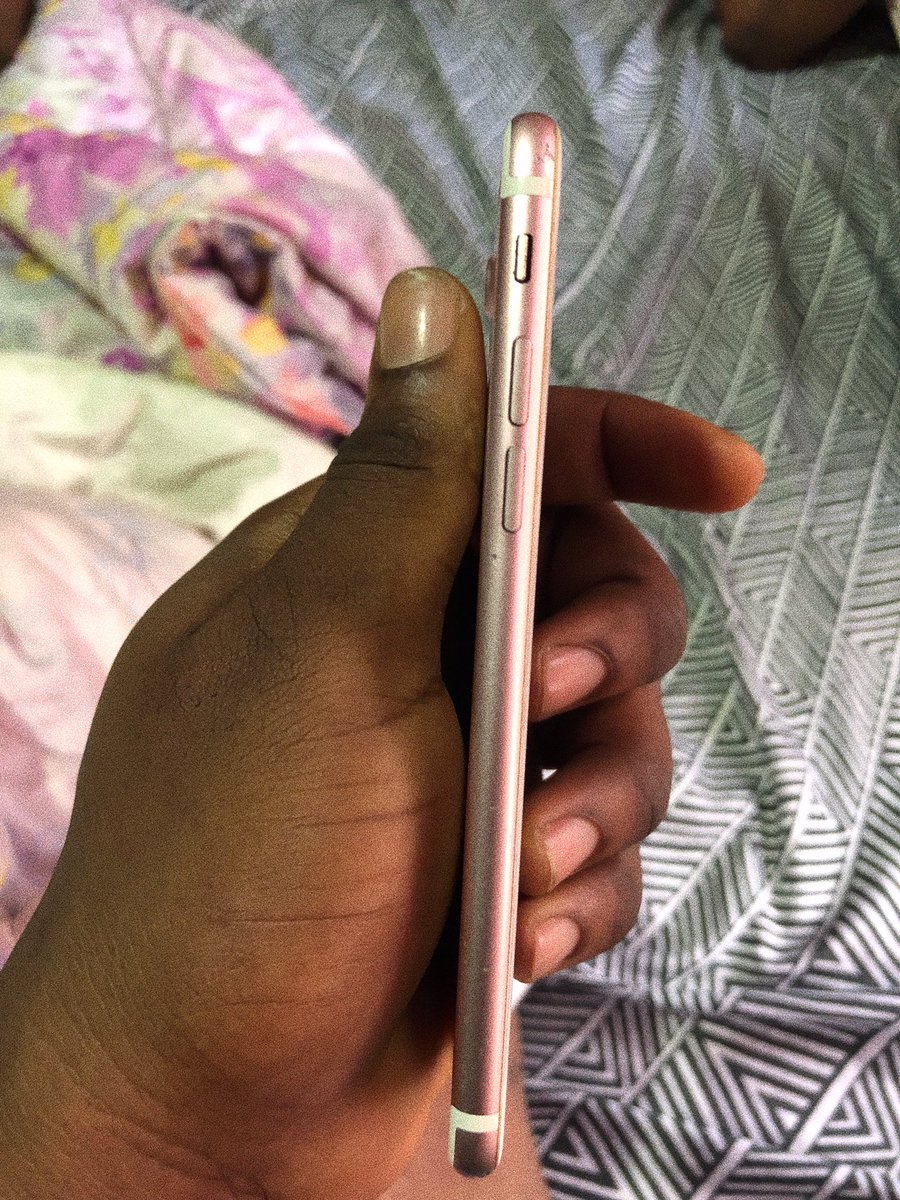 shaffaru_'s tweet photo. iphone 7 (128GB) Rose Gold. 120k (negotiable) https://t.co/2beutgkXex