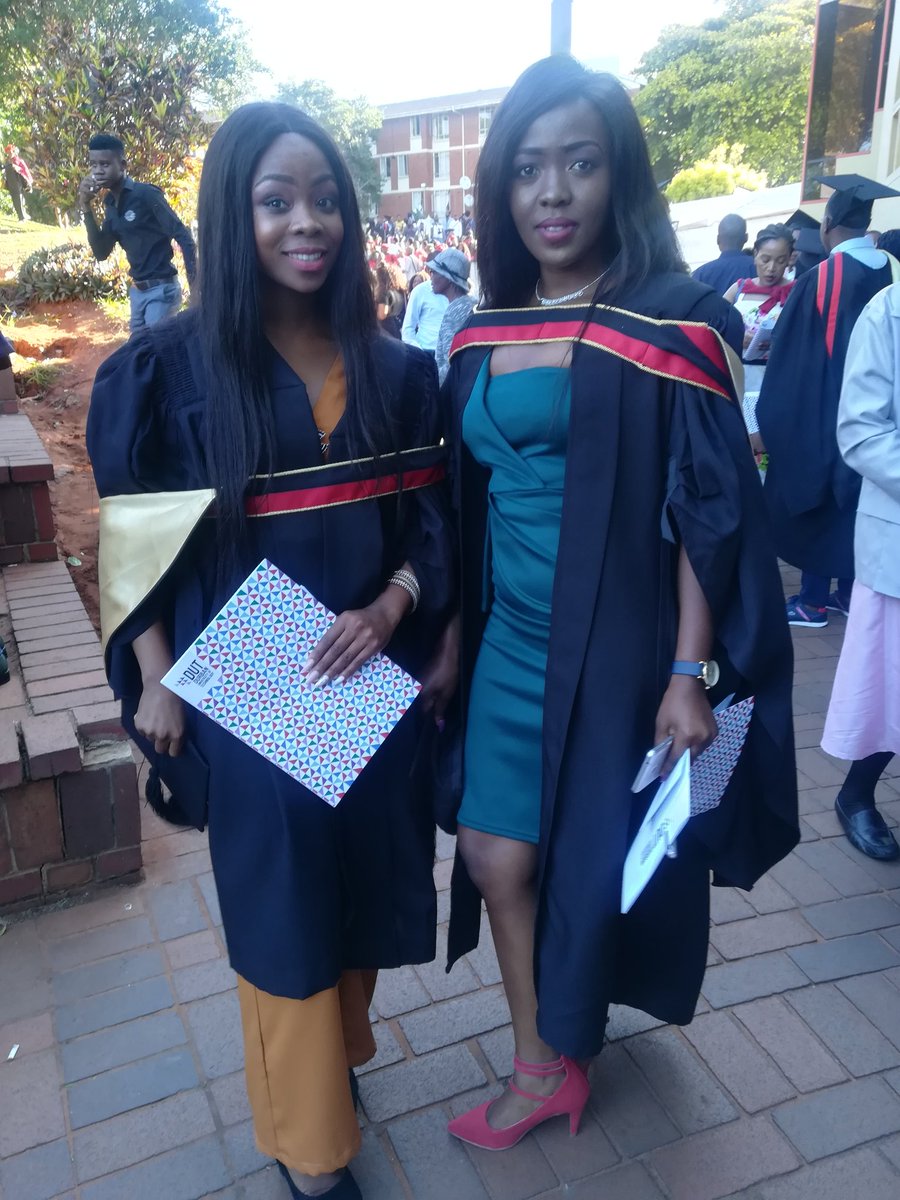 Iam_PHUMEZA's tweet image. Mama they made it @DUT_Tweets faculty of Arts and Design Gradautes #DUTGrad19 #Graduation2019