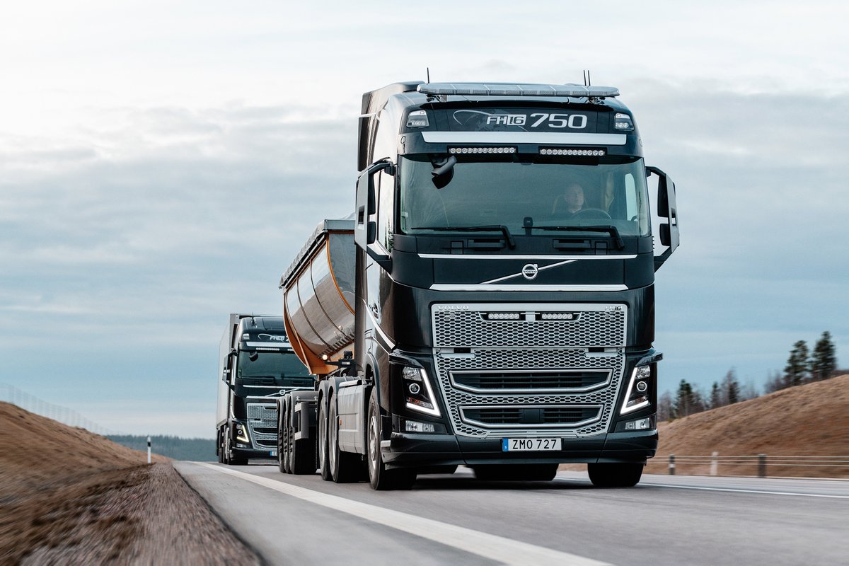 VolvoTrucks's tweet photo. Our safety function Distance Alert makes it easier for drivers to maintain a safer distance from the vehicle in front, taking active safety to another level. https://t.co/bds66as9FY
