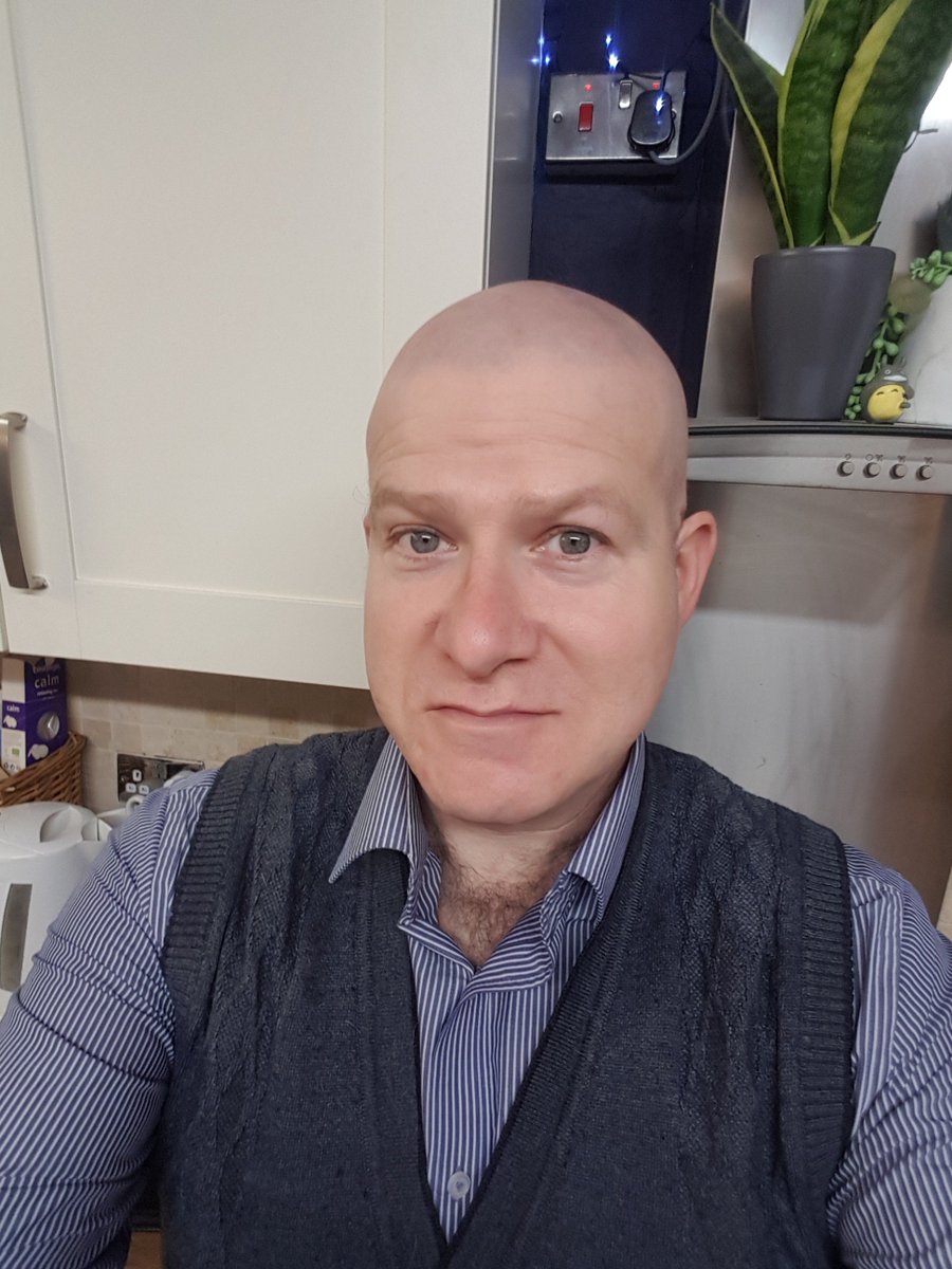 MSUK6's tweet image. #Gogglebox's Scott McCormick @goggle_beard shaves his famous beard to raise money for MS-UK. Click her to watch ow.ly/s3Y750u5h9Y and if you would like to donate visit his Just Giving page ow.ly/JxmV50u5h9Z #MS #MultipleSclerosis #TeanPurple 💜📺🧔 @McCormicksGogg1