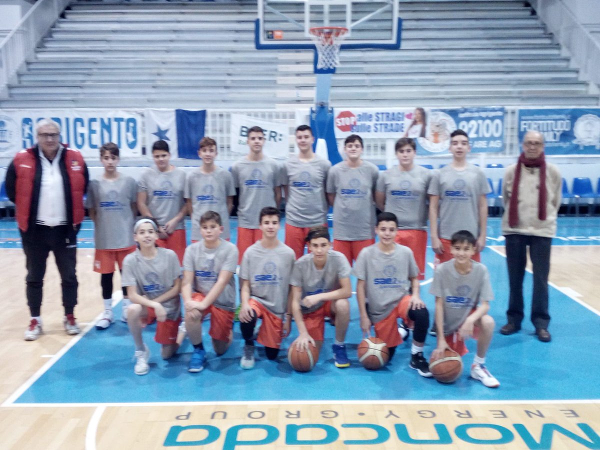 RealBasketAG's tweet photo. Importante vittoria per l’#Under14 allenata da #FrancescoPaoloAnselmo che in casa nella 2° giornata di andata della fase a orologio ha battuto la #LibertasAlcamo per 56-38. 🔝 Top Scorer della partita #GiorgioParla con 27 punti!
Prossima partita oggi alle 18:30 a #Castelvetrano ! https://t.co/yxojTA448p