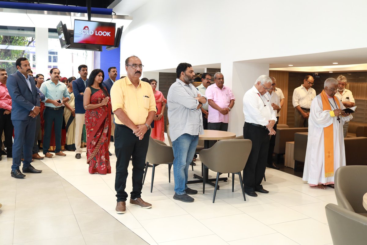 AVGMotors's tweet photo. Our completely renovated Maruti Suzuki Arena Showroom at Baker Junction, Kottayam was inaugurated today at 12:00pm. The renovated Arena Showroom at Kottayam is completely redesigned to sport modern looks &amp; offer a warm, friendly and comfortable environment to the customers. https://t.co/0L3c77dZhT