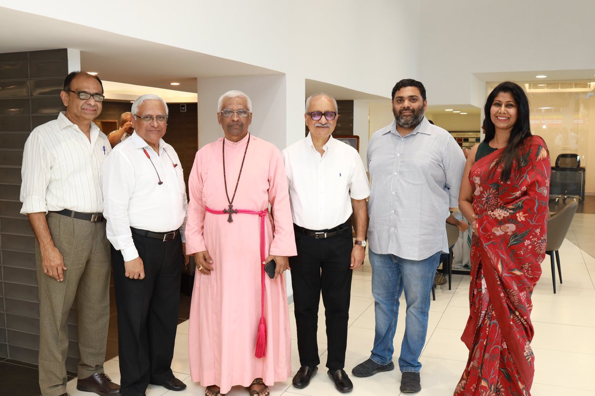 AVGMotors's tweet photo. Our completely renovated Maruti Suzuki Arena Showroom at Baker Junction, Kottayam was inaugurated today at 12:00pm. The renovated Arena Showroom at Kottayam is completely redesigned to sport modern looks &amp; offer a warm, friendly and comfortable environment to the customers. https://t.co/0L3c77dZhT