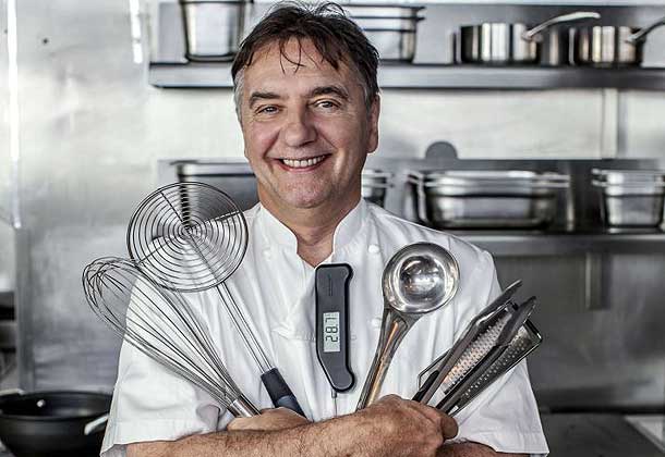 SouthsideSW18's tweet image. #RaymondBlanc to visit #StreetCube at Southside tomorrow from midday!

We are fortunate enough to welcome the Sustainable Gastronomy legend &amp;amp; one of Britain’s most respected chefs #RaymondBlancOBE to StreetCube. Join us on the piazza from noon tomorrow!