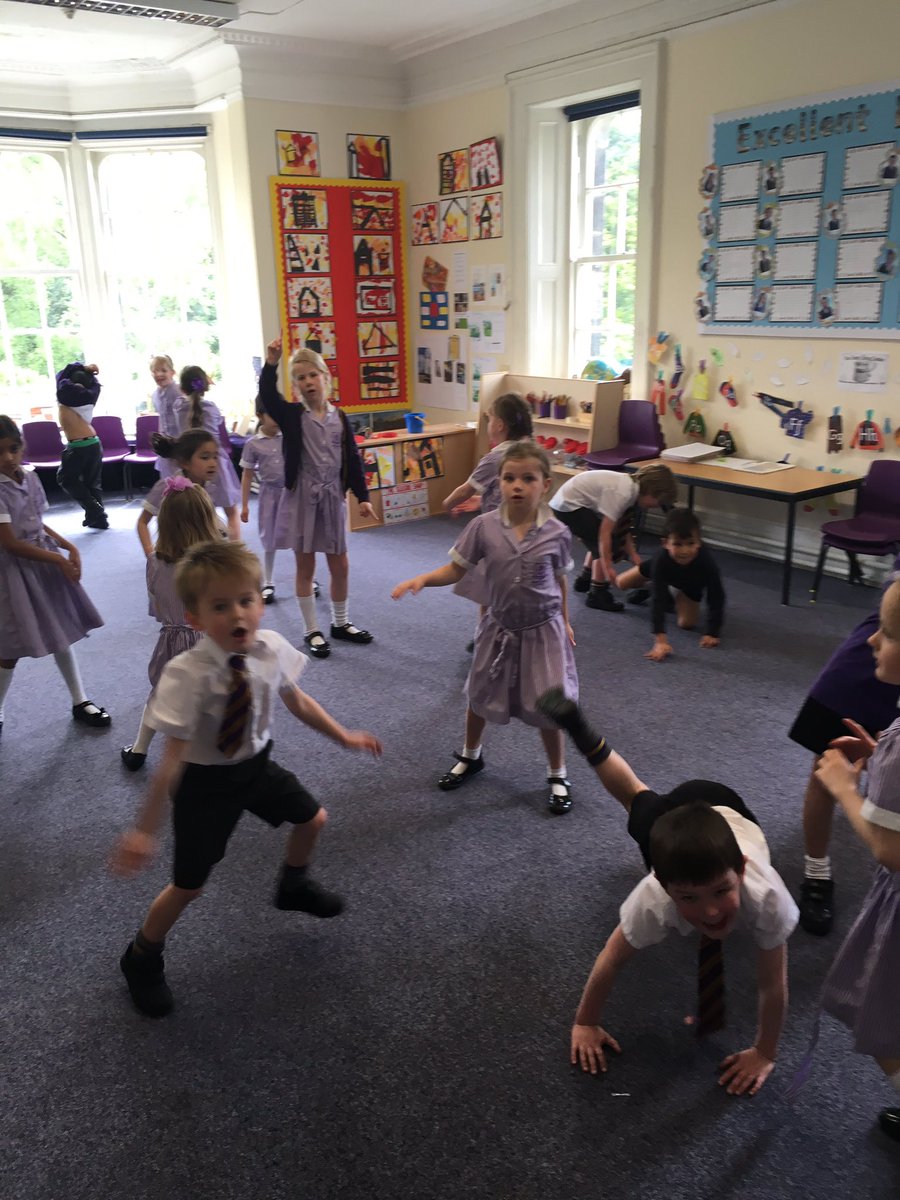And our 21 minute challenge is complete! 🎉 We’re all danced out in Year 1, raising money for a great cause 💃🕺🏻#sunshineandsmiles #themoorlandsway @MoorlandsHead