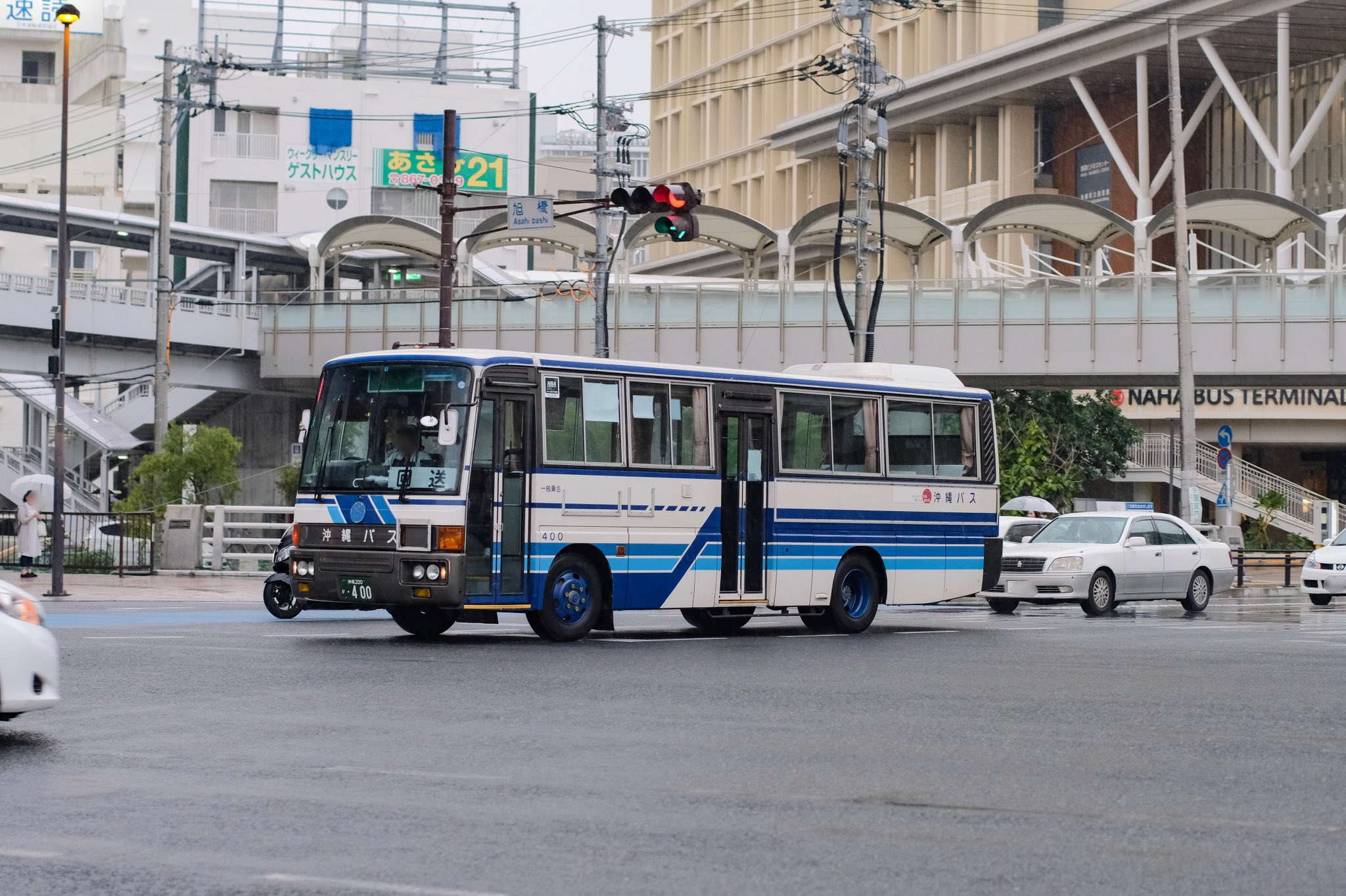 ラリ 沖縄バス 回送 400号車 U Mk117j 元西武総合企画 たまたま遭遇 なんで居たのかは分からないのですが見れて良かったです 次は路線入りしたときを収めたい T Co Fy4yhgqiuu Twitter