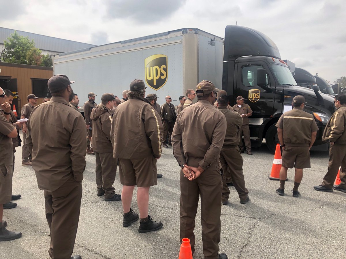 UPSOntarioDDST's tweet photo. Our PCM is a way we engage with our drivers and keep them aware . Showing them demonstrations of the blindspots ,to watch out for on the road . #ups #upsers #upsontario #driver #driverdriven #socalsosafe #upsground #upssocal #upsca #proudupsers #togehterweworksafe https://t.co/1Loa18wOiH