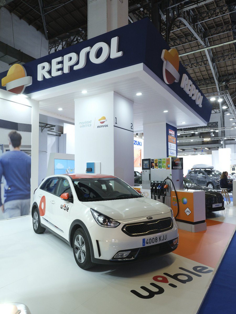 Repsol's tweet photo. ¡El futuro ya está aquí!🙌 Visítanos en @automobilebcn y conoce lo último en #MovilidadRepsol: 

🔶Nuevos carburantes Efitec 97/100
🔶Carsharing @wible_esp
🔶#RepsolAutoGas
🔶Primera recarga eléctrica ultra-rápida 

Multienergía para un futuro más sostenible 🌍 #Automobilebcn100 https://t.co/RCeEgWvkRf