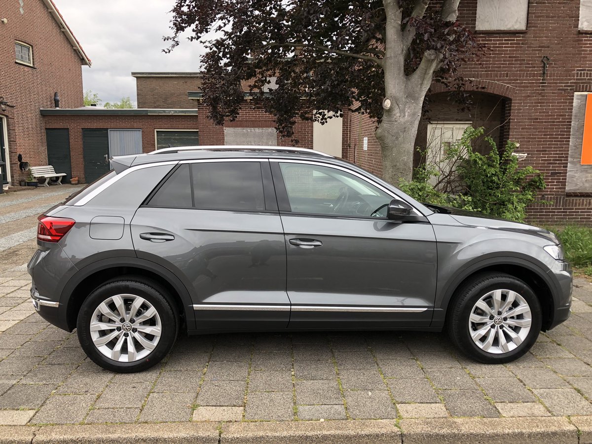 marieke624's tweet photo. Mijn nieuwe werkplek😍😍😍 #T-roc #lesauto #rijschoolcorrect https://t.co/EgLYfTl2ce