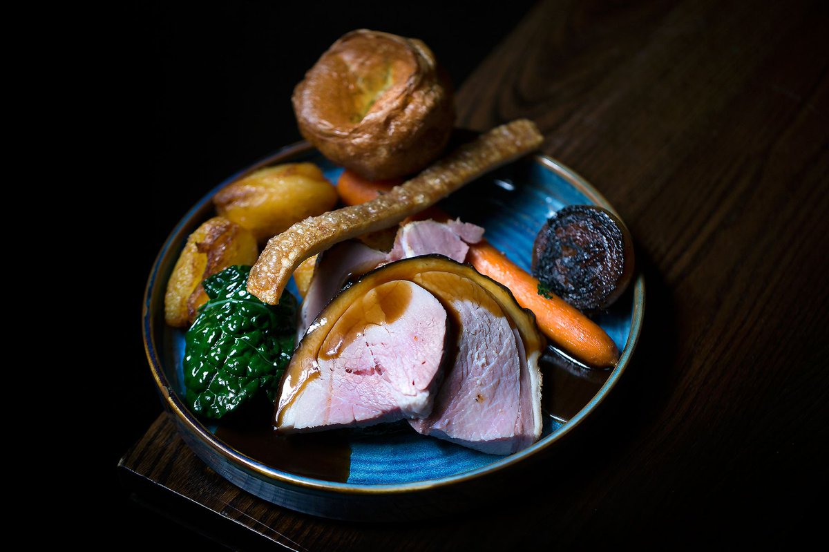 What's your roast of choice - is it honey &amp; mustard smoked gammon with crisp crackling? We serve it with English mustard &amp; gammon gravy &amp; seven days a week because roasts like these are just too good to wait for. 🍽
#roast #toogoodtowait #notjustforsundaysanymore #pubfood