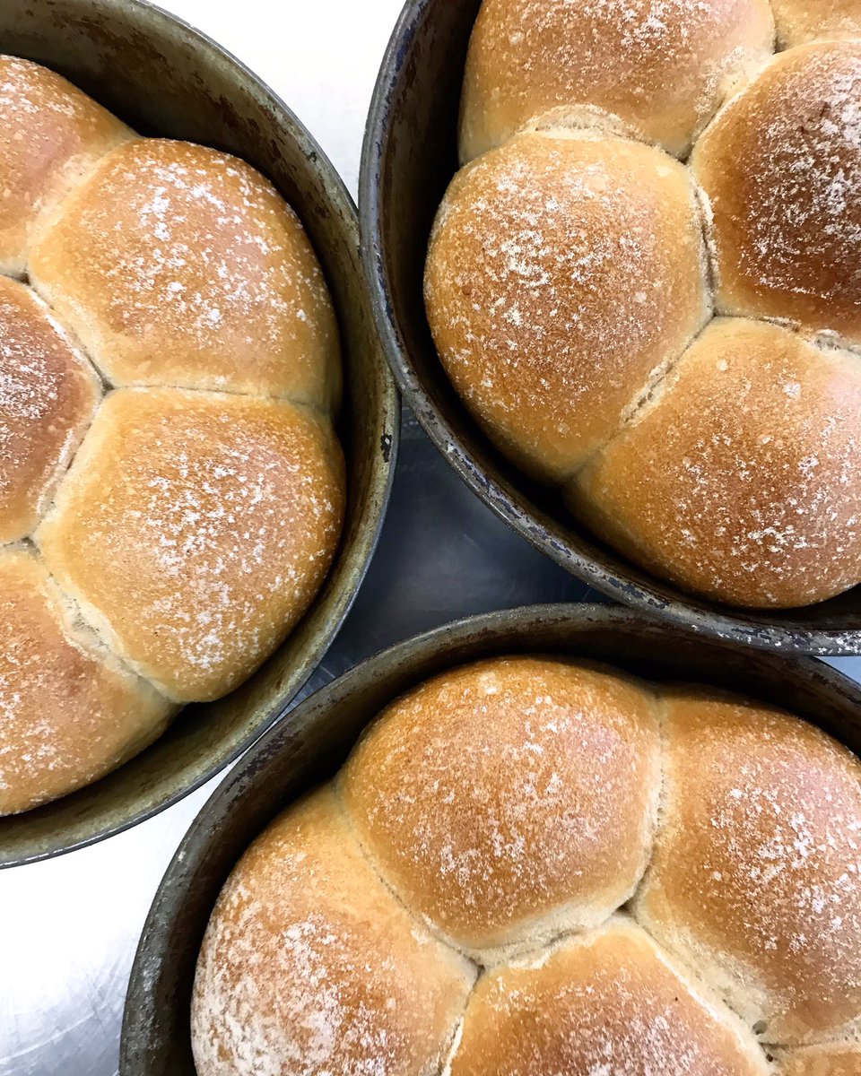 breaducating's tweet image. Quick pic 📷 of the batched rolls baked and good to go... 😀 #bread #baking #batched #rolls #breaducating
