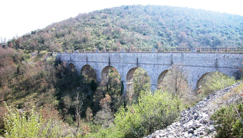 Un'avventura nella Valle d'Itria, terra avvolta dalla natura, perfetta per prendere le distanze dalla routine quotidiana, all'insegna del trekking, biketour e squisito cibo casereccio. 

#tournelsud #itria #weareinpuglia #puglia   bit.ly/2JsIO4z
